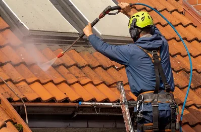 Démoussage et hydrofuge de toiture à Creissels