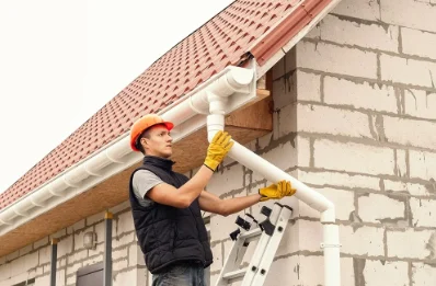 Pose et remplacement de gouttières à Creissels